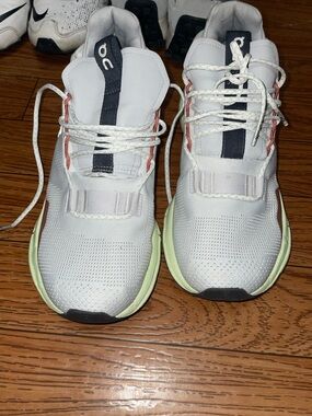 On Running women greyish Sneakers with Light Green Sole a”sz9